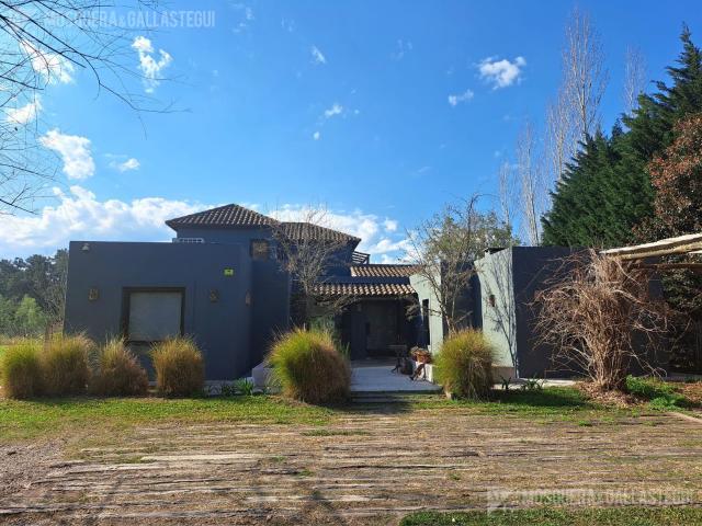 Casa con costa al rio con 1400 metros de parque! Santa Mar?a De Tigre ! VENTA Y ALQUIER ANUAL