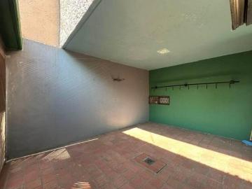 CASA CON CUATRO HABITACIONES DOS ESTACIONAMIENTOS CISTERNA BOMBA TINACO GAS LP TANQUE ESTACIONARIO
