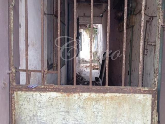 CASA CON CUARTOS ADICIONALES