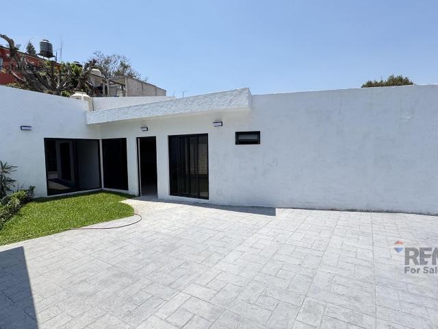 Casa con departamento, Col. Sat?lite, Cuernavaca, Morelos Cesi?n de Derechos ?Clave 5871