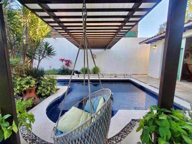 Casa con departamento en Fraccionamiento Junto al Rio