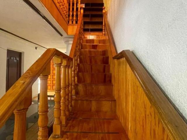 Casa con Departamento Independiente y Bodega Industrial en Venta