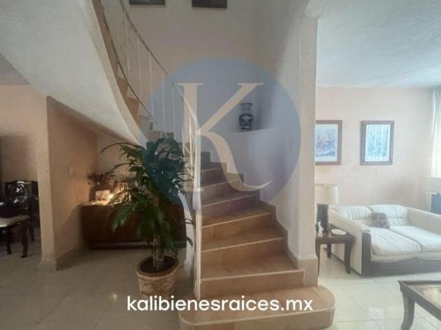 Casa con Departamento Independiente cerca de Plaza Tepeyac