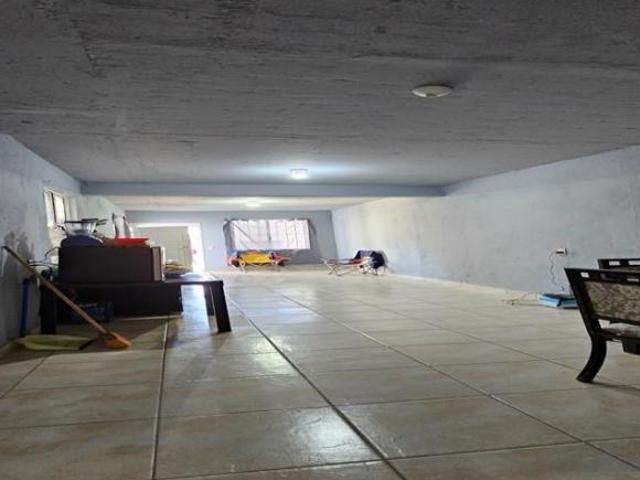 CASA CON DEPARTAMENTOS EN VENTA 4