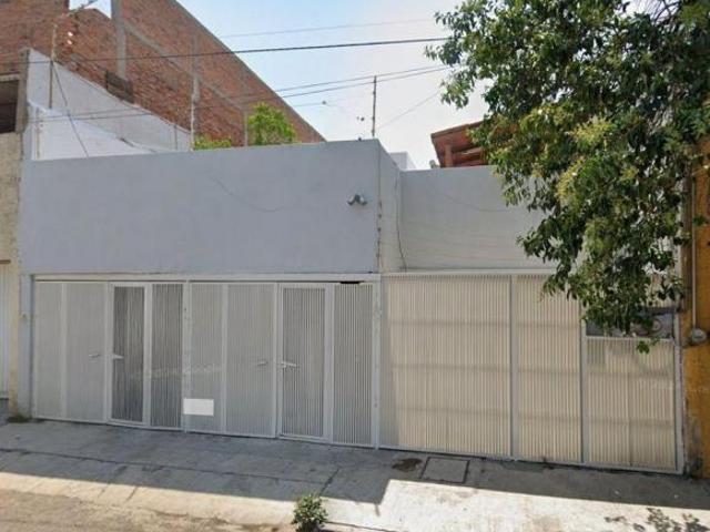 CASA CON DEPARTAMENTOS INDEPENDIENTES CON EXCELENTE UBICACION ESTRATEGICA
