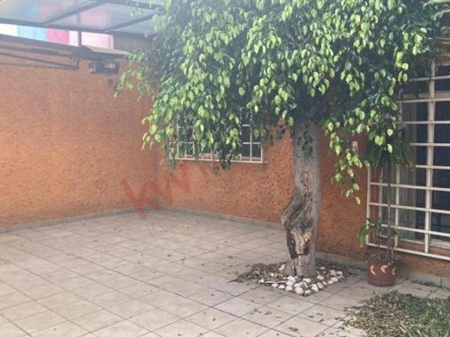 Casa con diseño funcional y clásico en una sola planta
