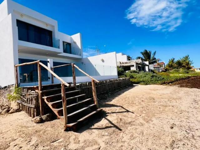 Casa con Doble Altura Frente al Mar de 3 Recámaras en Chabihau