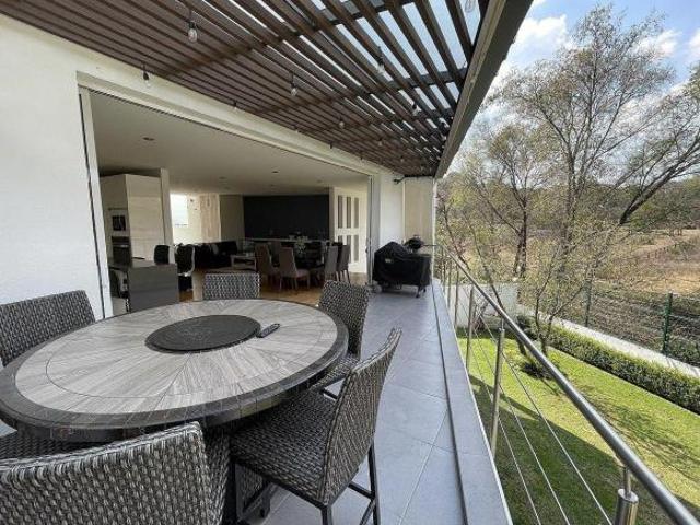 Casa con doble seguridad y vista al bosque a 5 mins de la caseta de acceso