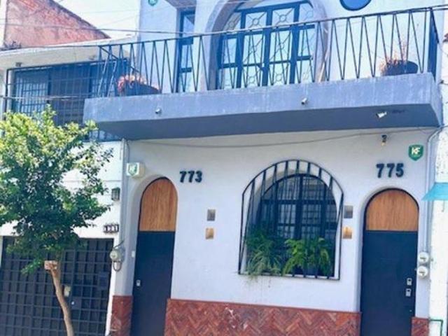 TRES DEPARTAMENTOS AMUEBLADOS EN VENTA