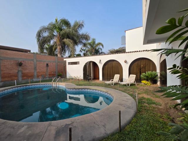 CASA CON DPTO. INDEPENDIENTE | PISCINA | JARDÍN | BALCÓN
