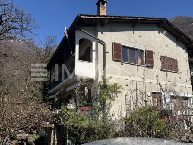 Casa con due appartamenti: vivi in uno, guadagna con laltro