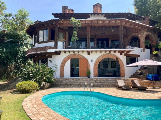 CASA CON EL ESTILO QUE DEFINIÓ A VALLE DE BRAVO