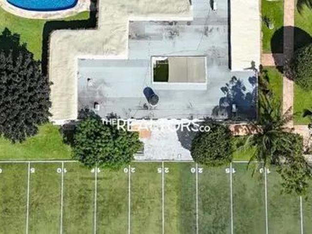 Casa con enorme terreno y cancha deportiva en Alfredo V. Bonfil