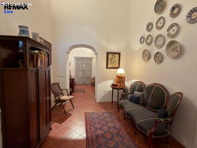 Casa con Encanto de 180 m2 con Patio y Gran Porche en el Centro de Puebla de la Calzada