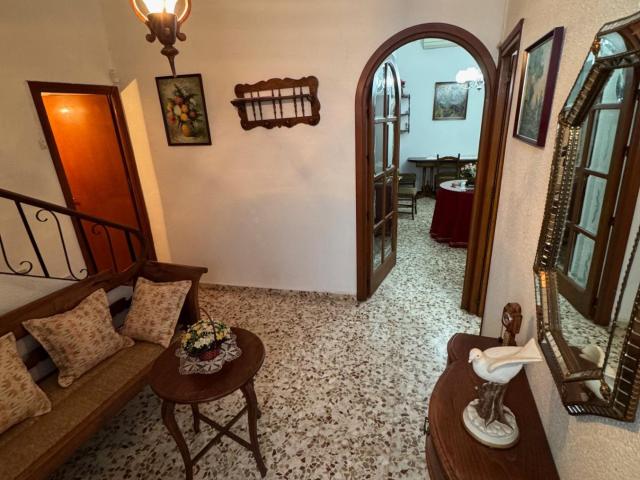 Casa con encanto en Mula: 260 m2, Bodega histórica, Pozo y gran Terraza, Precio: 89.900€