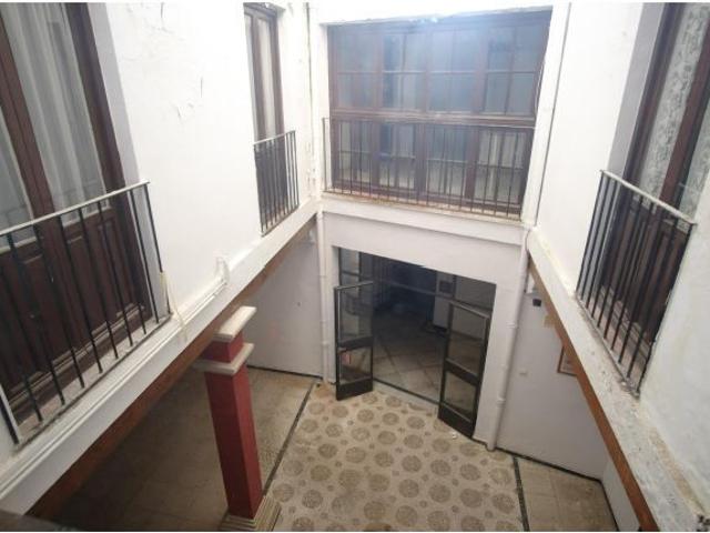 Casa con Encanto en el Corazón de Córdoba. Una Joya con Múltiples Posibilidades