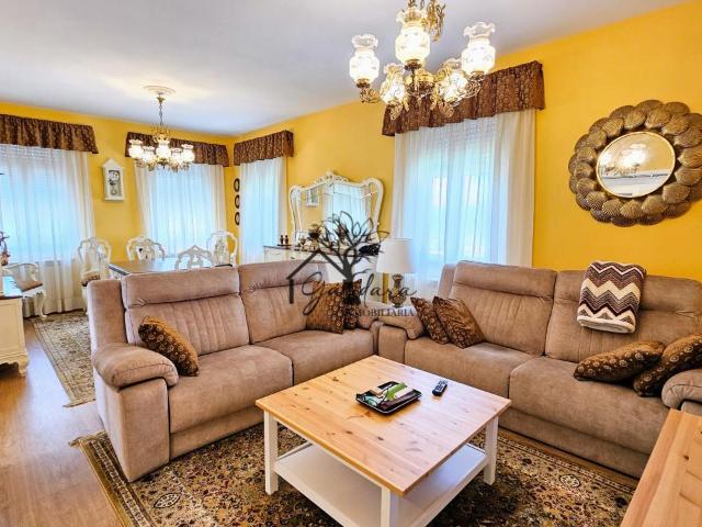 PRECIOSA CASA CON ENCANTO REFORMADA, PISCINA Y GARAJE EN NEDA