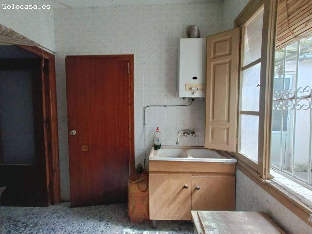 Casa con encanto y gran patio en el corazón de San Clemente – ¡Ideal para reformar a tu gusto!