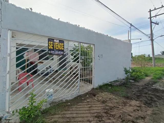 Casa con Espacios Amplios en Las Amapolas – ¡Gran Oportunidad!
