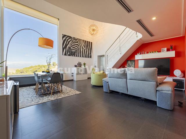 Casa con espacios exteriores y vistas privilegiadas en Cullera