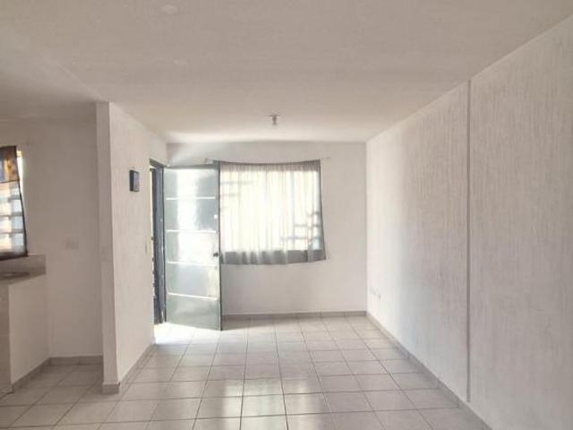 Casa Con Excedene en Los Héroes Lincoln Danubio
