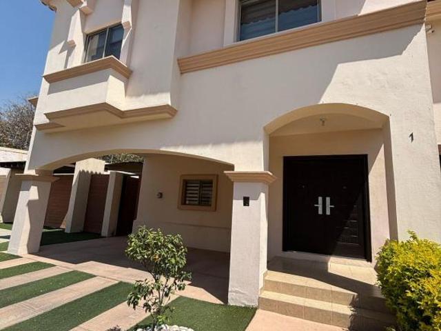 Casa con excedente y privacidad en Villa California