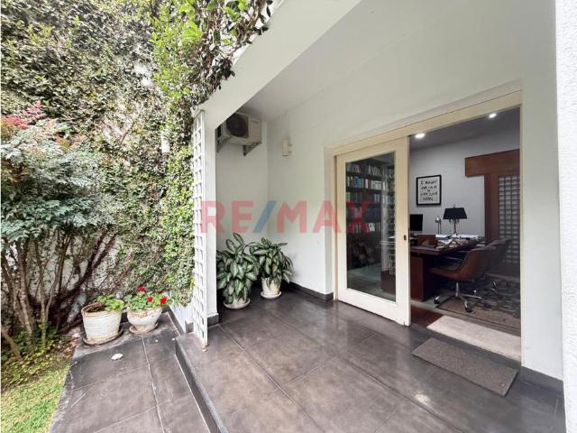 Casa Con Excelente Ubicación En San Isidro – Ideal Para Vivienda U Oficina