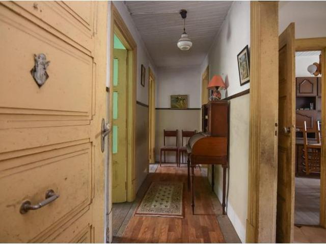 Casa con finca y hórreo en el centro de Marín