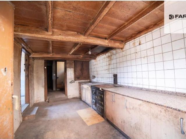 Casa con finca de 7.525 m2 en Valle de Paredes Valdés – Gran oportunidad de rehabilitación