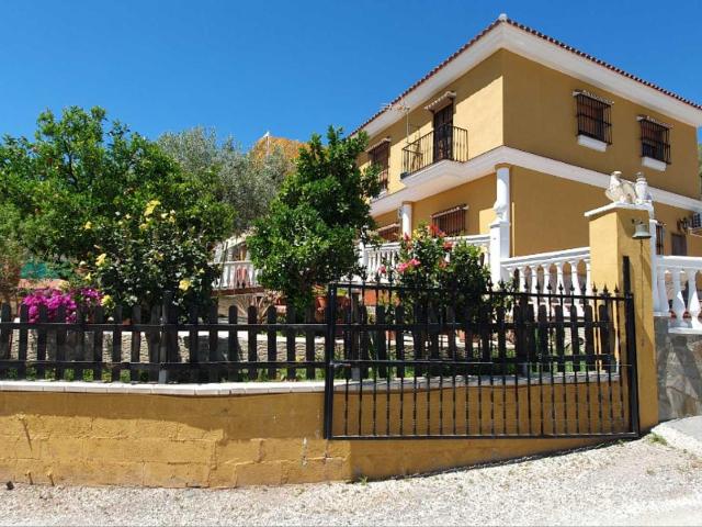 Casa con finca en Campanillas