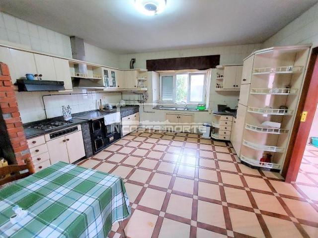 Casa con finca grande y anexos en un pueblo de Muxia, A Coruña
