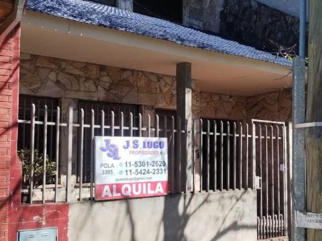 Casa con galpón idal 2 flias en alquiler en villa lugano