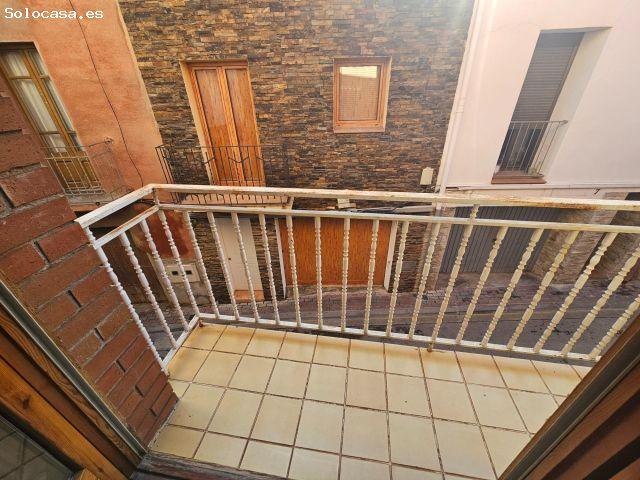 Casa con garaje, patio, balcón y terraza en Alguaire