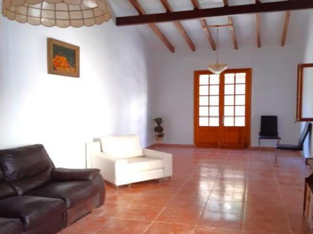Casa con garaje y terraza privada en Petra