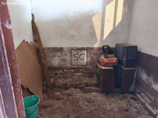 Casa con garajes y bodega en Neda