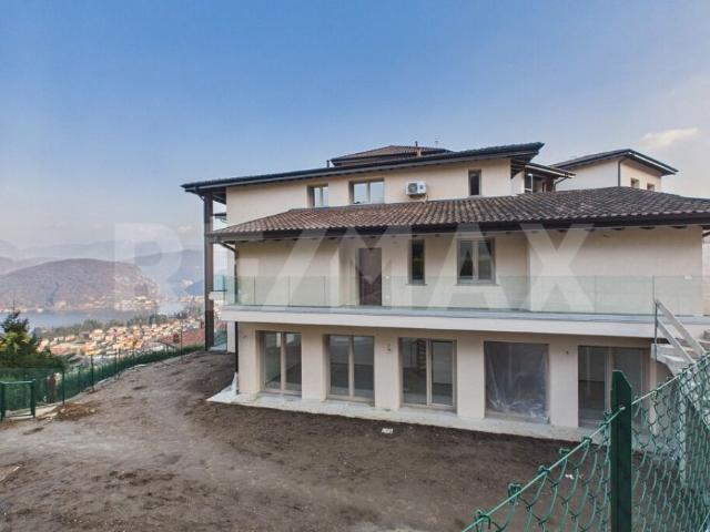 Casa con giardino e vista lago Italia