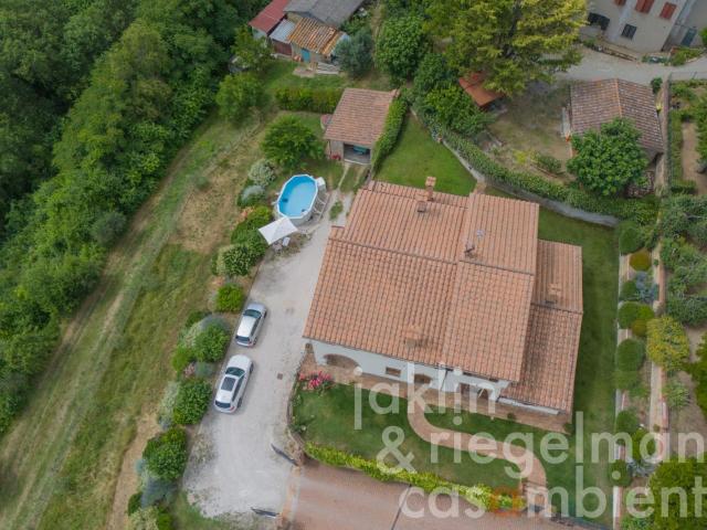 Casa con giardino e viste panoramiche a pochi passi dal cent. 483m² Città della Pieve