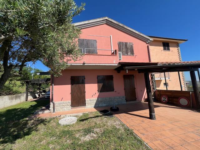 Casa con giardino privato a 20 min dal mare 150m² San Giorgio di Pesaro