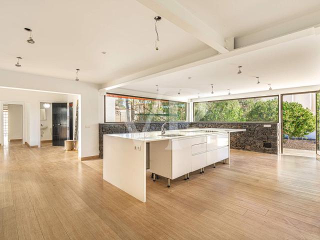 Casa con gran parcela para diseño individual