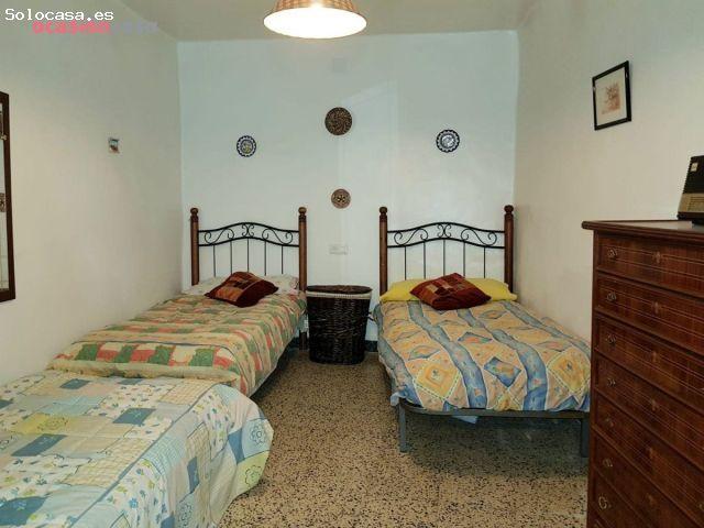 CASA CON GRAN PATIO EN VENTA EN PEDROCHE