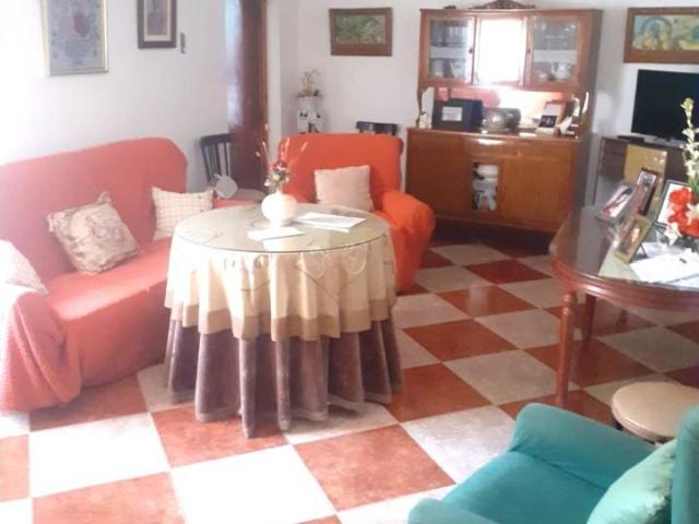 CASA CON GRAN PATIO