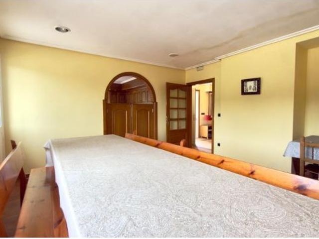 # Casa con Gran Potencial de Inversión en Zona Privilegiada de Galicia