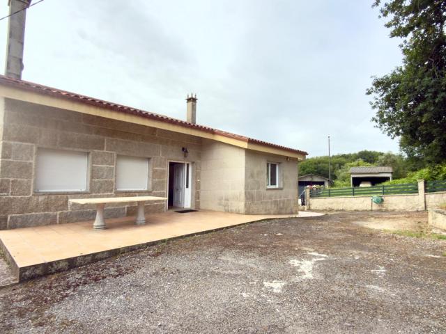 # Casa con Gran Potencial de Inversión en Zona Privilegiada de Galicia