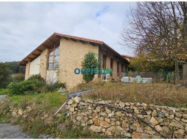 Casa con gran potencial en Arteixo, A Coruña