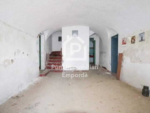 Casa con gran potencial en el centro de Santa Llogaia