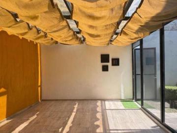 CASA CON GRAN POTENCIAL EN JARDINES DEL SUR