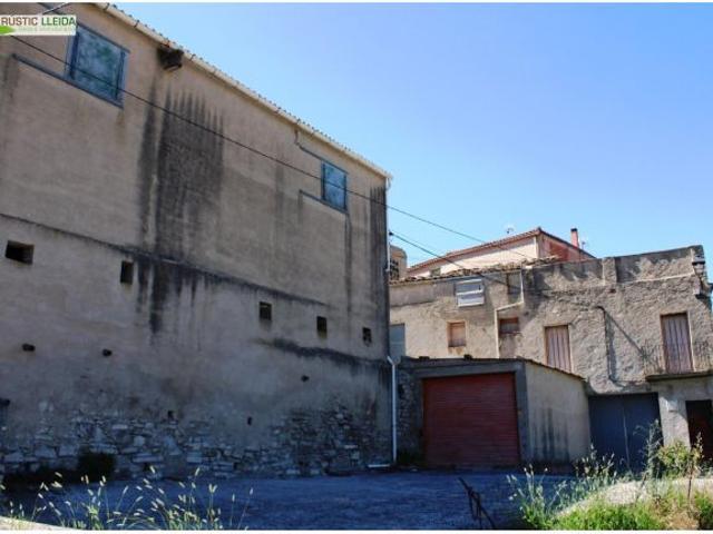 Casa con gran terraza, garajes y amplio almacén en la Ribera d’Ondara