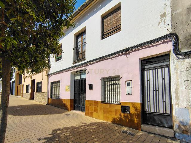 Casa con gran terraza y potencial de reforma en Montaverner
