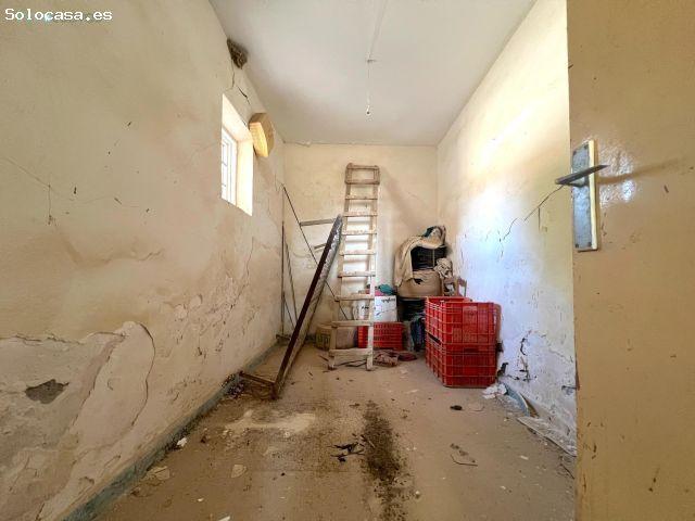 Casa con gran terreno en Burjulú: un proyecto lleno de posibilidades