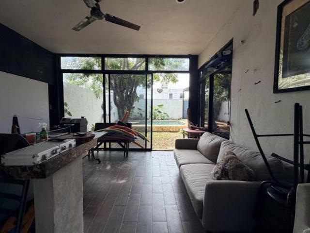 Casa con habitación en planta baja, alberca, en Gran Santa Fe Norte